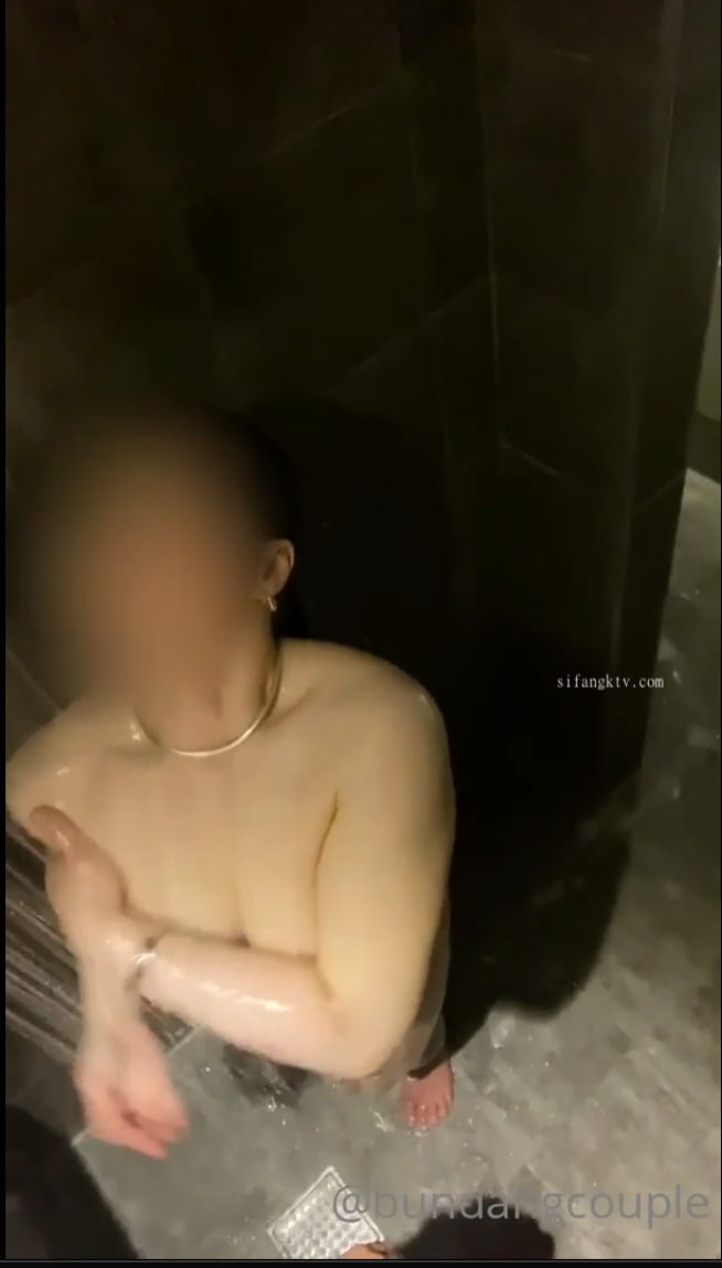 34岁表嫂的内裤和完美胸部